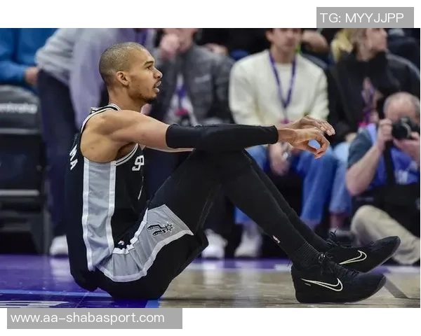 文班谈输球原因防守不足致败库里高效表现凸显问题所在 文班谈输球原因防守不足致败库里高效表现凸显问题所在