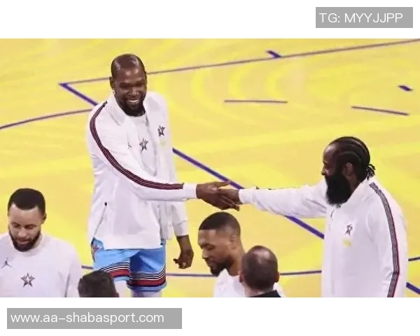 字母哥哥盛赞库里和利拉德称后者三分训练命中率惊人