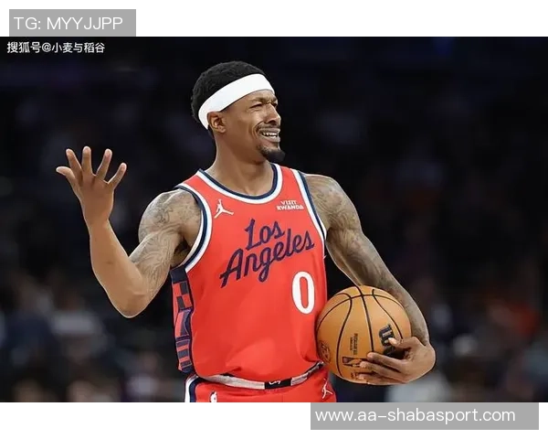 快船官方确认比尔因背部不适明日对阵开拓者出战存疑 快船官方确认比尔因背部不适明日对阵开拓者出战存疑